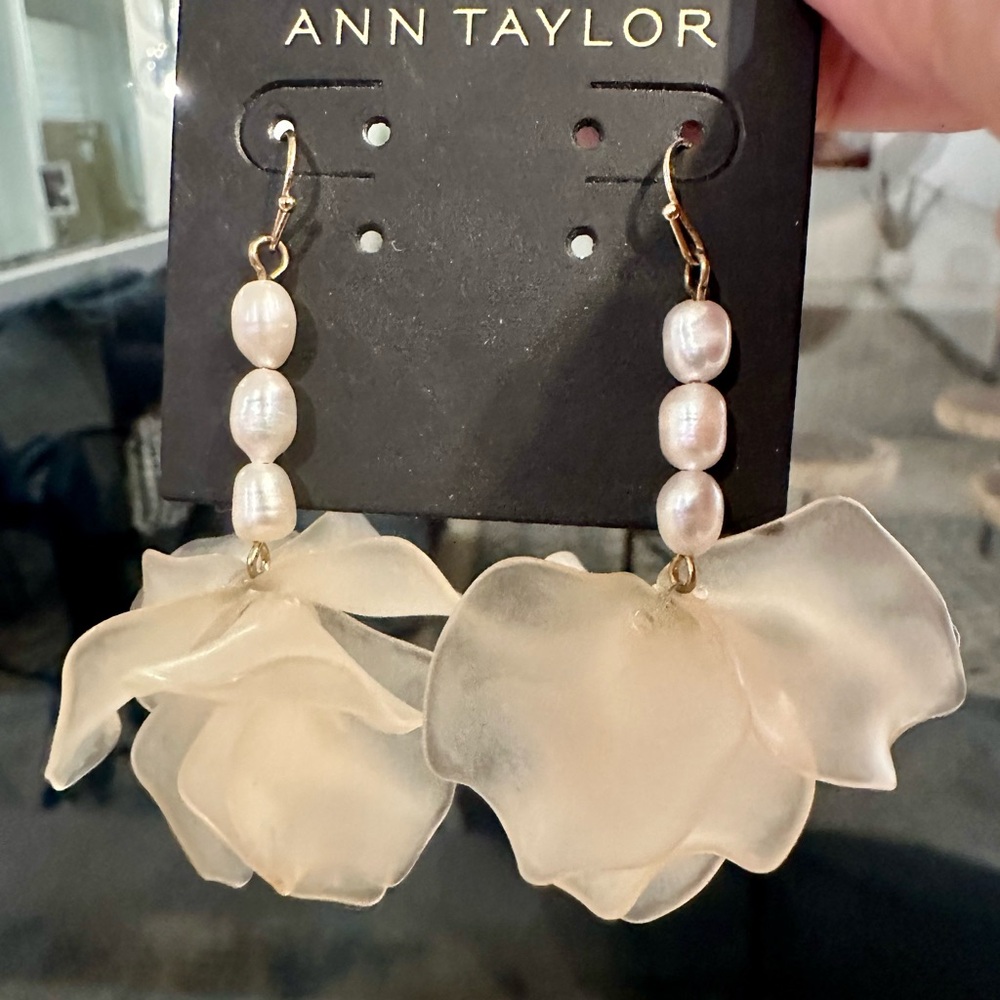 NWT Ann Taylor Translucent Petal Earrings